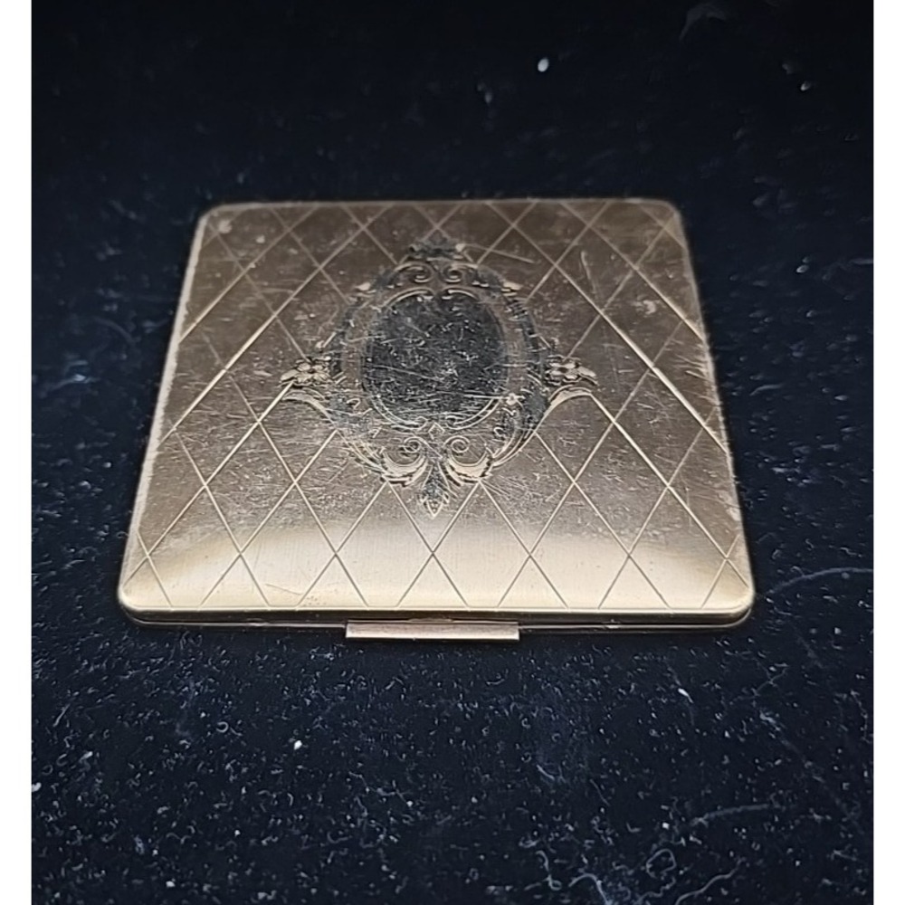 Vtg 1950s Elgin American Gold Tone Powder Compact Etched Top Case Square Brass